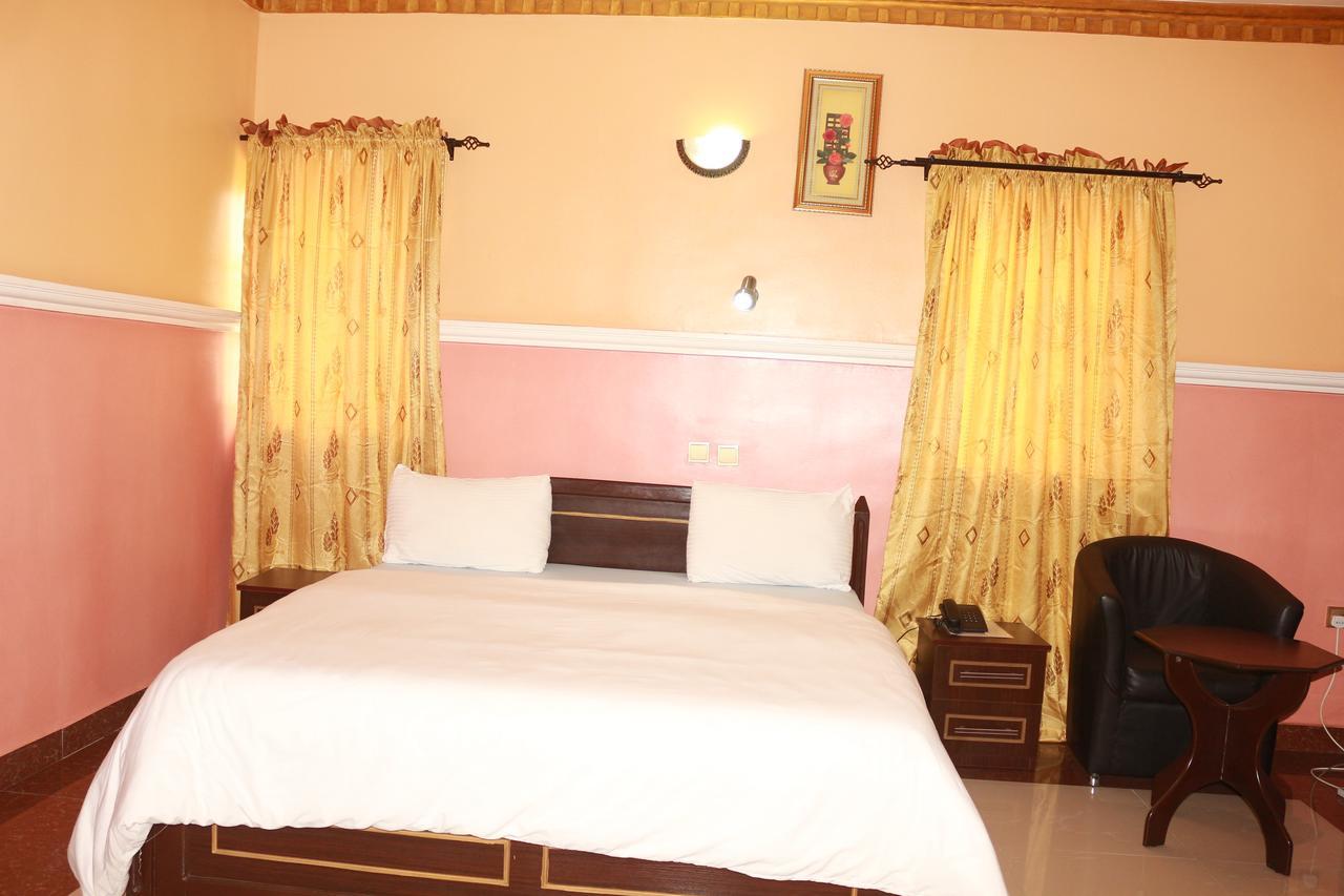 Cute Villa Hotel And Suites Uyo Exterior photo